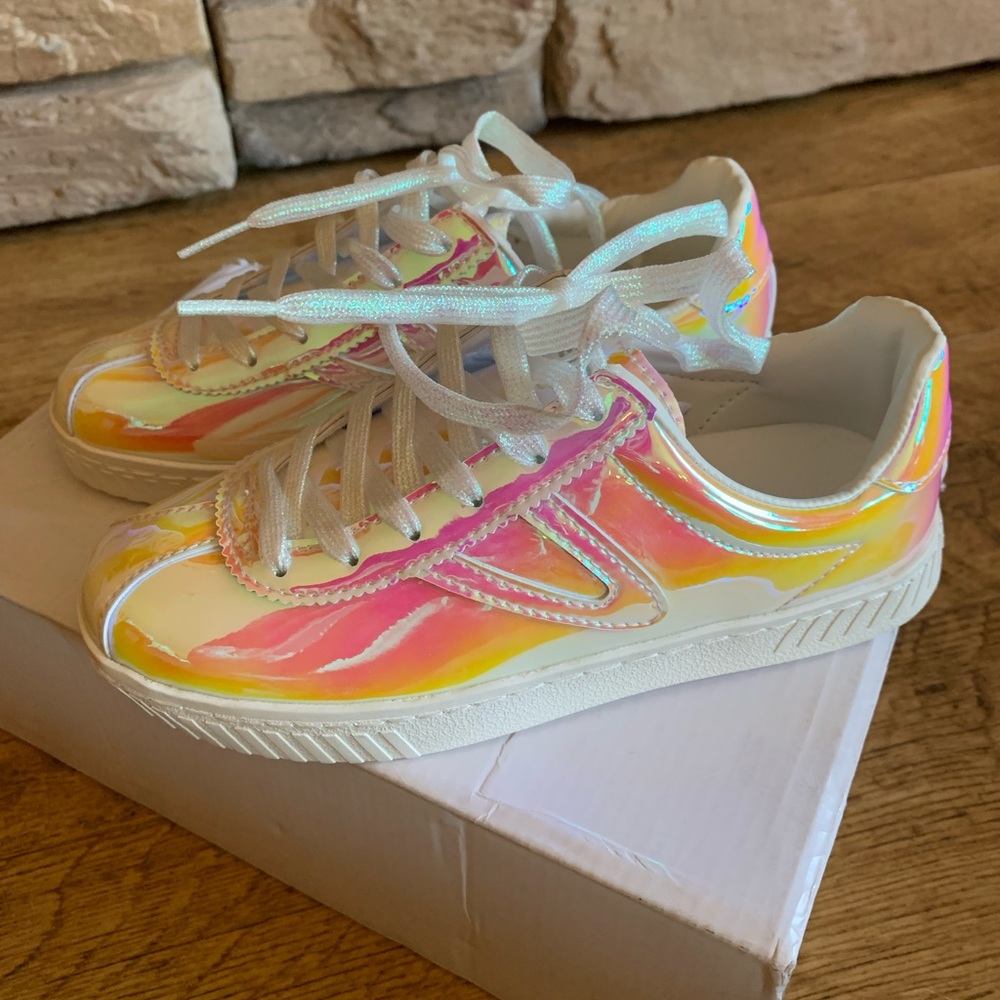 Trethorn yellow iridescent shoes women’s us 4M
